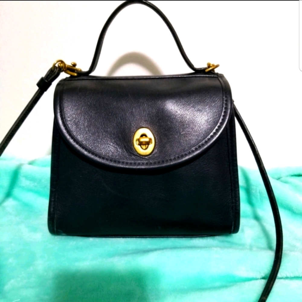 Vintage coach leather bag !